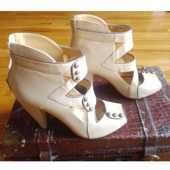 Beige High heel Seychelles peep toe bootie shoes - Picture 3 of 9